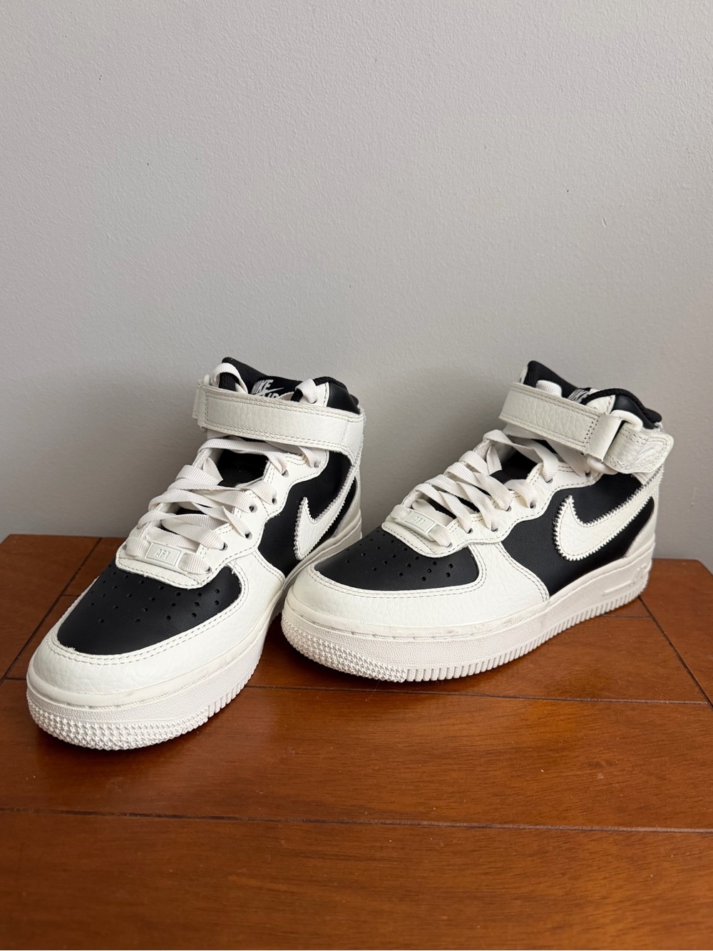Nike Air Force 1 Mid 07 "reverse panda"